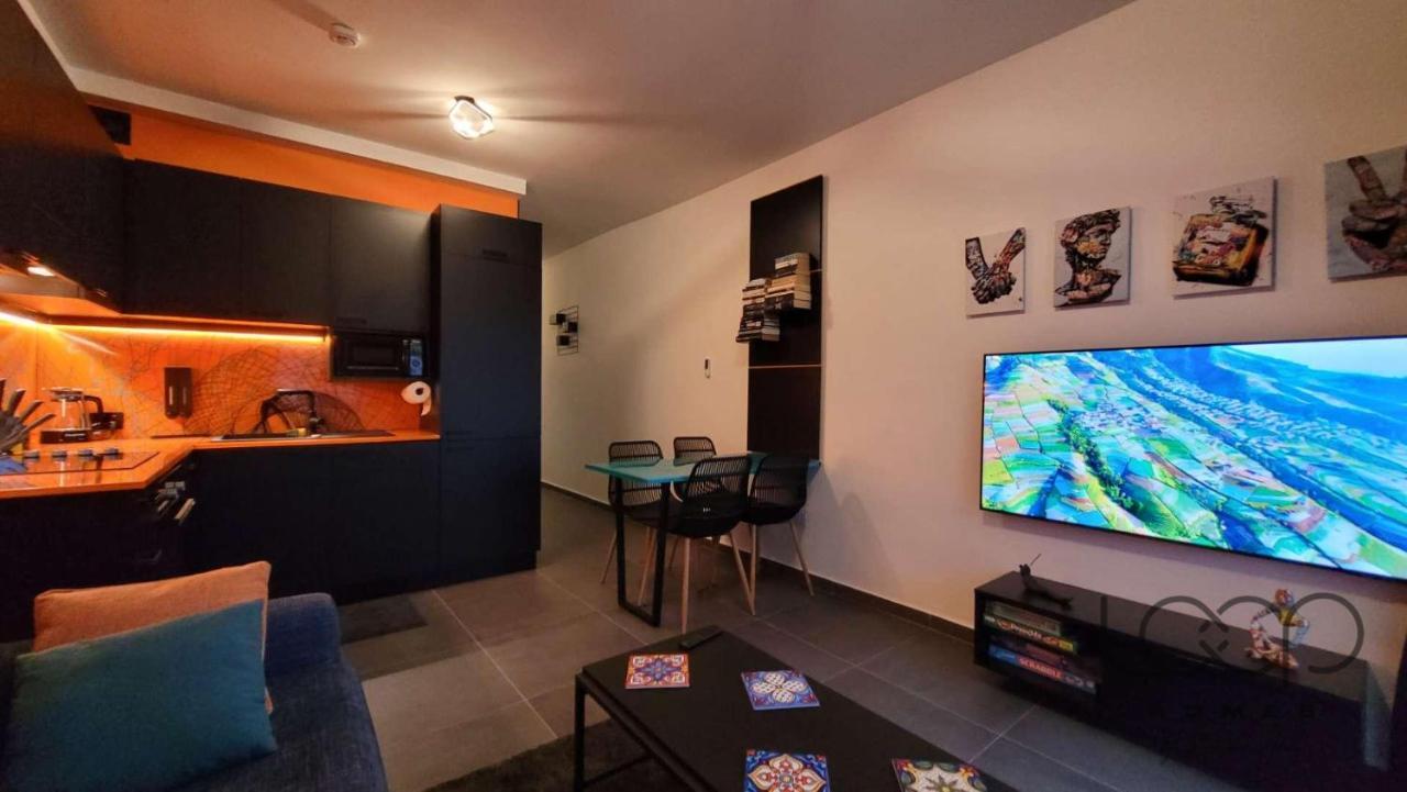 Modern - 50 M From Sea - Free Wi-Fi - Super Cool - Terrace - Fully Air-Conditioned Сент-Полс-Бей Экстерьер фото