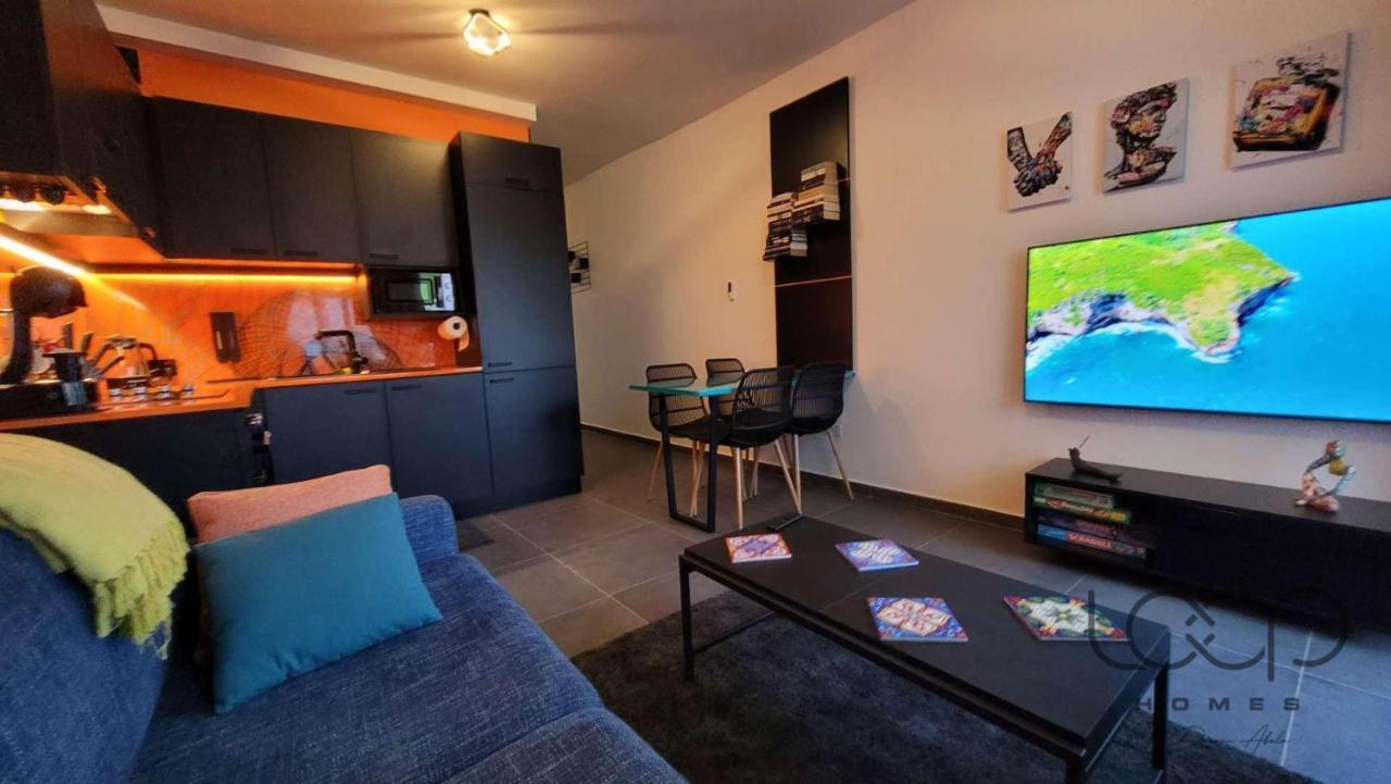 Modern - 50 M From Sea - Free Wi-Fi - Super Cool - Terrace - Fully Air-Conditioned Сент-Полс-Бей Экстерьер фото